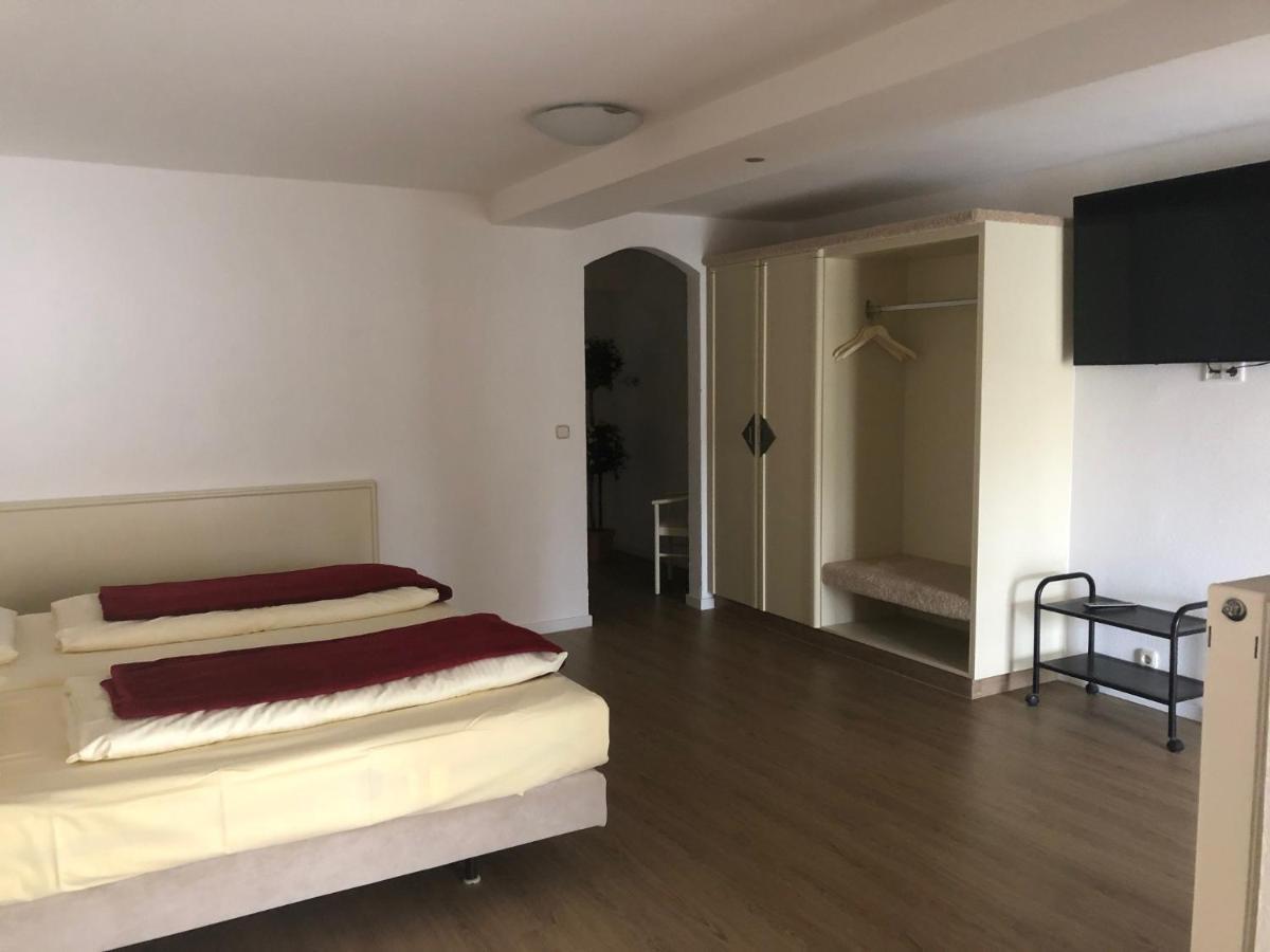 Haus Am Park 호텔 바트헤르스필드 외부 사진